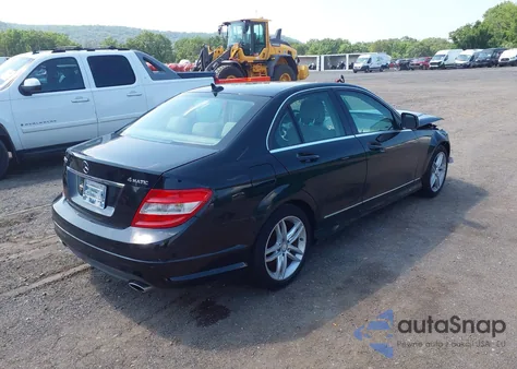 2009 Mercedes-Benz C 300 z USA, uszkodzony, nr VIN WDDGF81XX9R064181